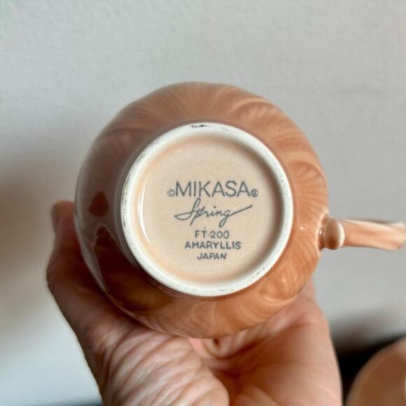 Vintage Mikasa Spring Amaryllis Teacups and Saucers, set of 12 | Peachy Tea Set - Picture 6 of 7